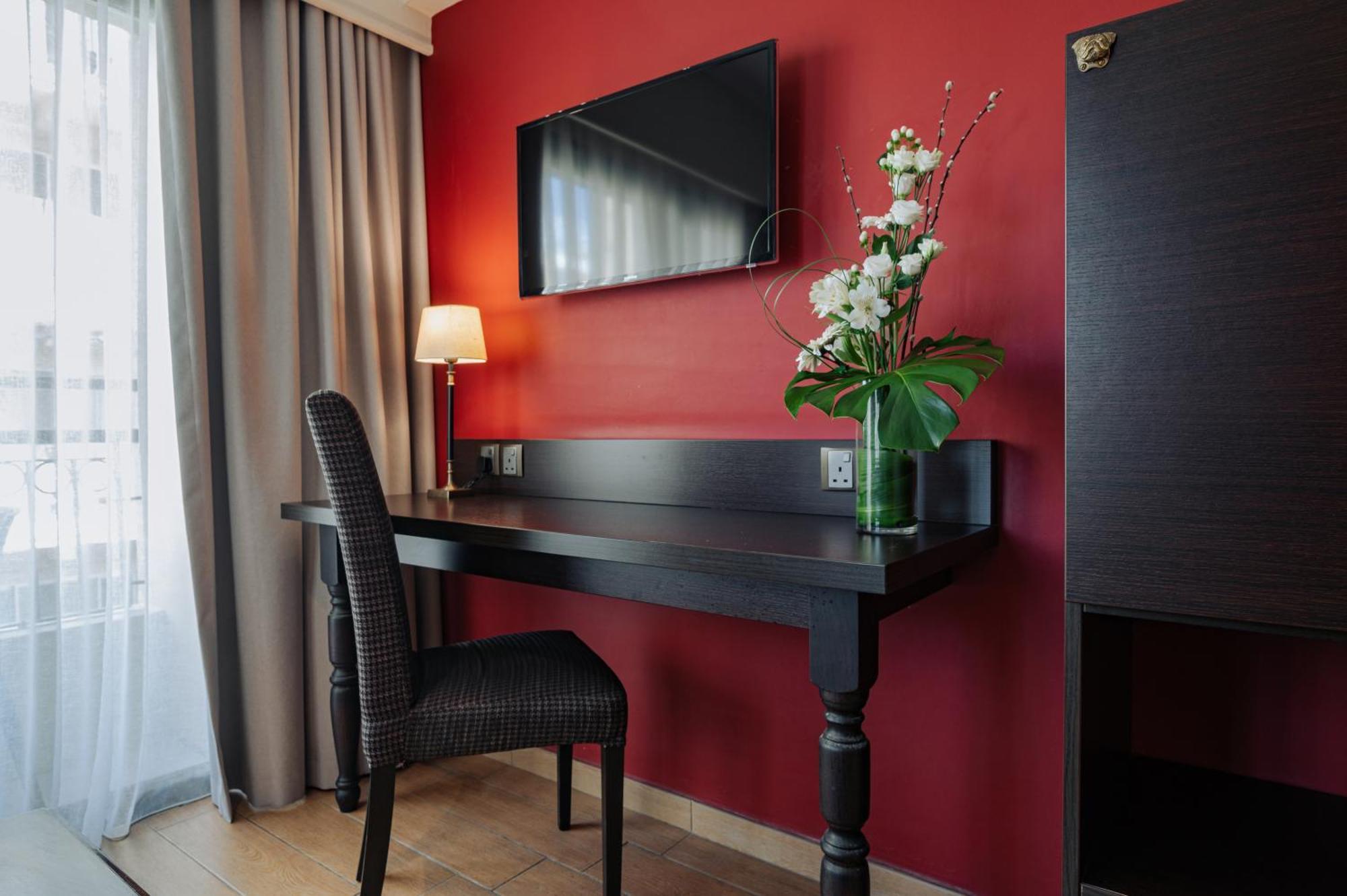 Ax The Victoria Hotel 4*